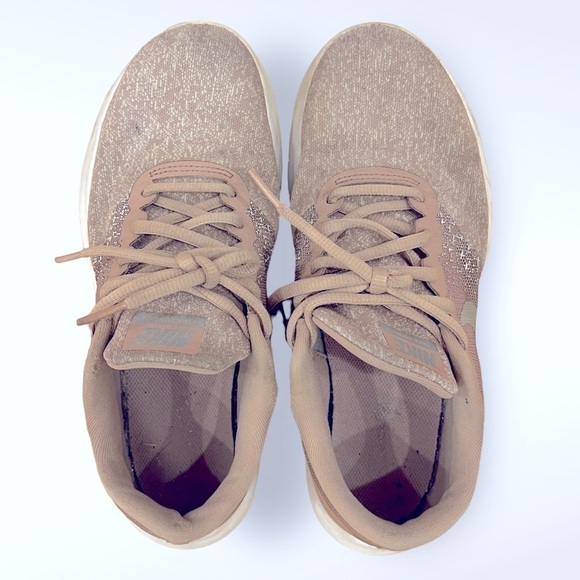 ROSE Nike Runners. Size 7.5. - Picture 3 of 6